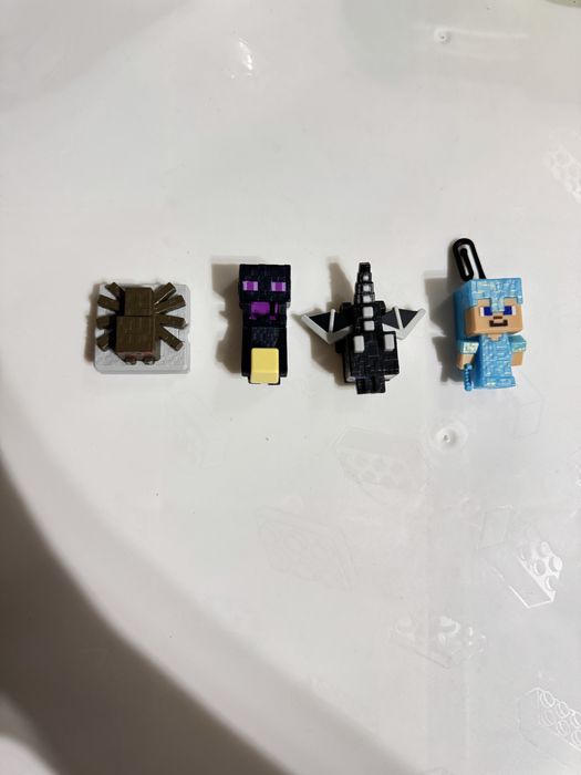 Продаются игрушки Minecraft Kinder Joy по хорошей цене