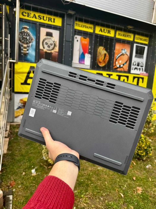 Laptop Gaming Lenovo LOQ 15.6"Full HD/AMD Ryzen 5/12GB /512GB SSD -NOU