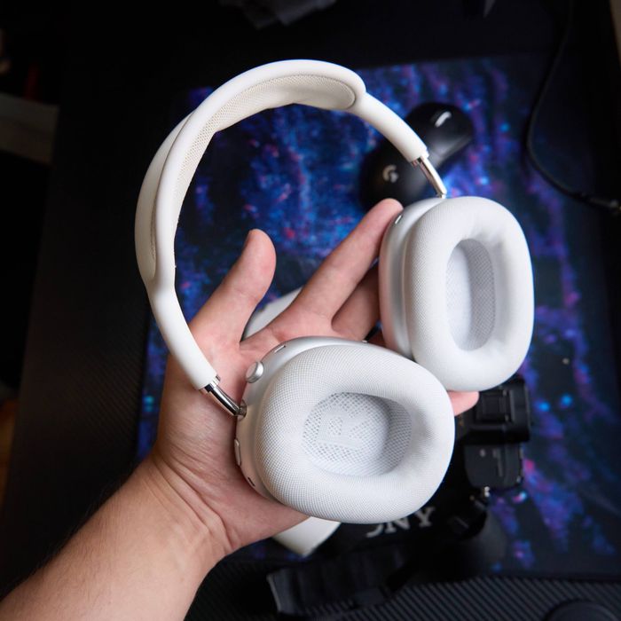 Продаю AirPods Max в белом цвете