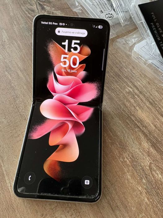 Samsung galaxy Z flip 3 5g cream