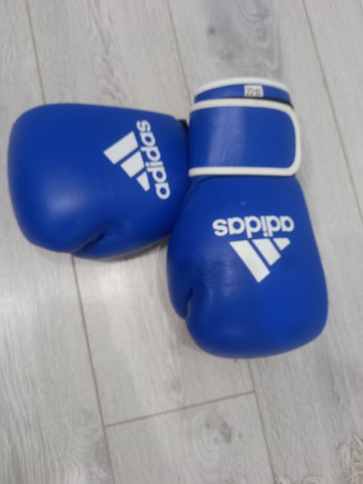 Боксёрские перчатки Adidas aiba