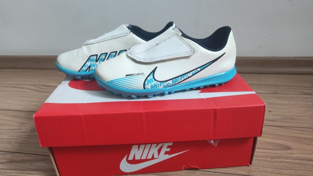 Ghete de fotbal copii Nike