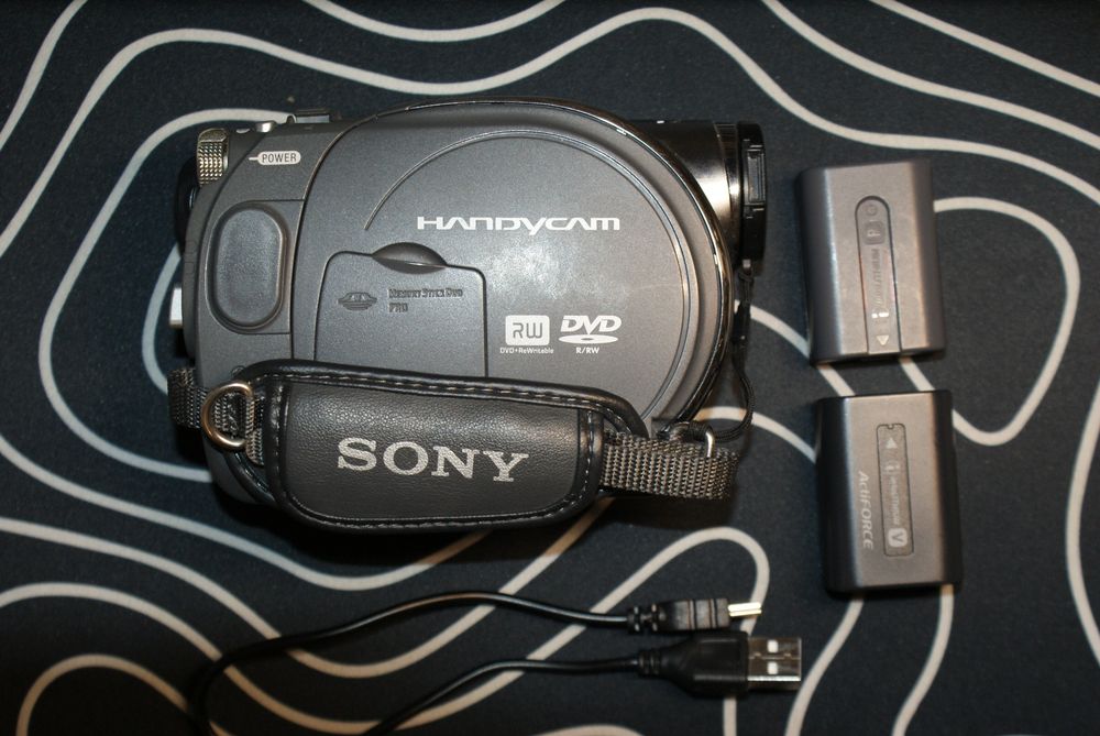 Продам Sony DVD 305E