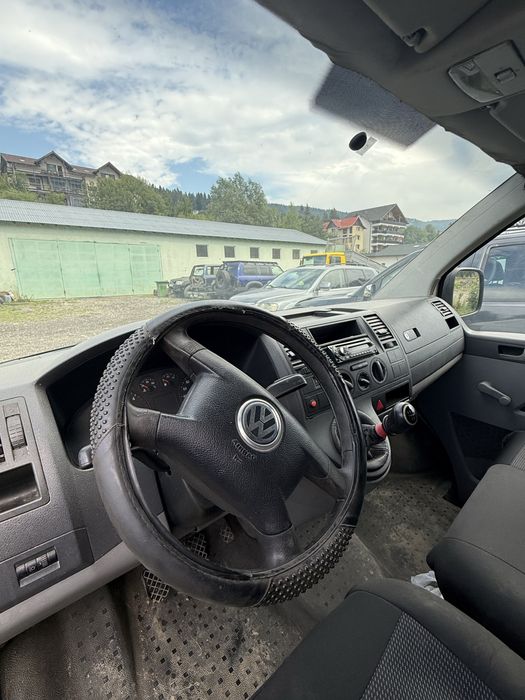 Vând Volkswagen Transporter T5
