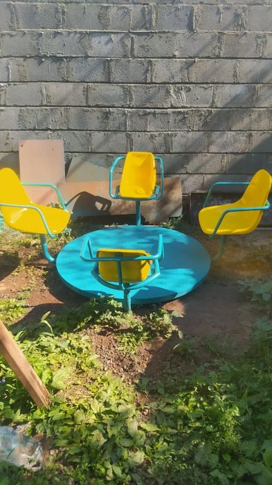 Продам детскую карусель