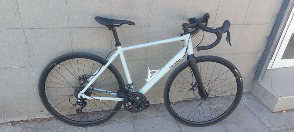 Продавам френски алуминиев  гравел  велосипед   28цола,М размер