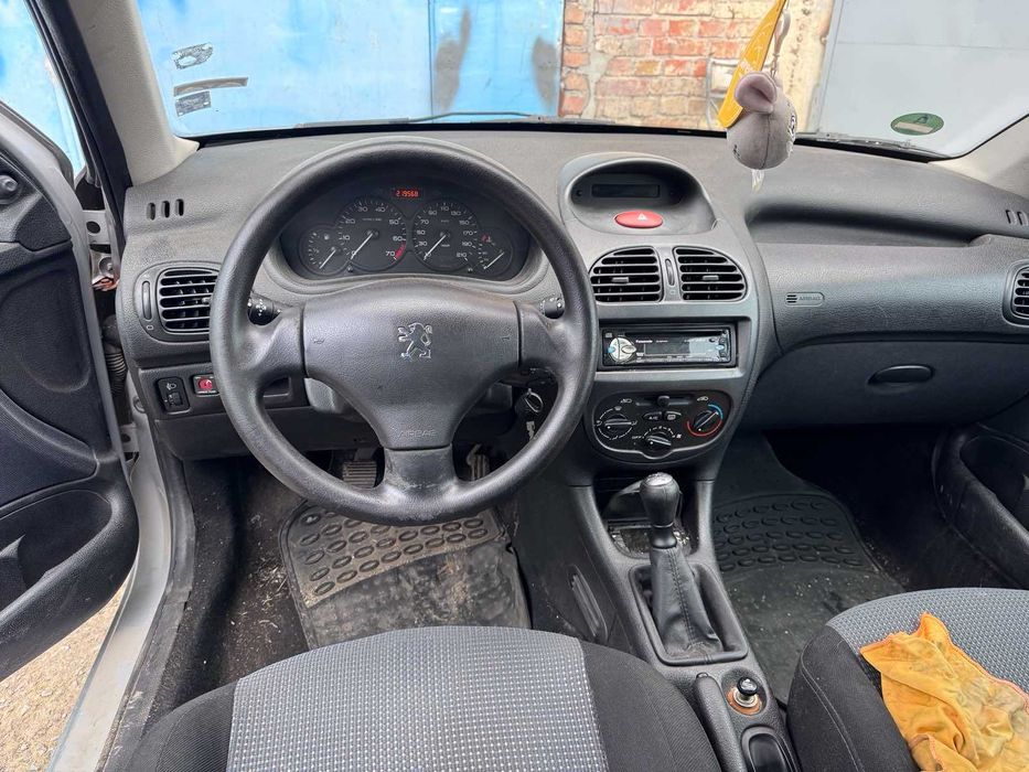 Peugeot 206 1.4i 75hp 2003г. На части
