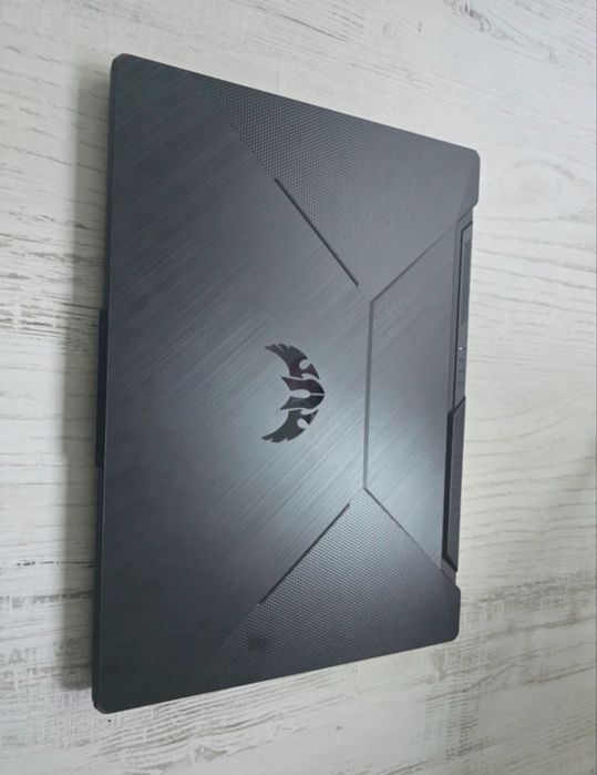 Vând Laptop Gaming Asus TUF A15cu procesor AMD Ryzen 7 4800H pana la 4.20 GHz