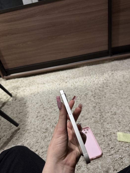 продам айфон 13