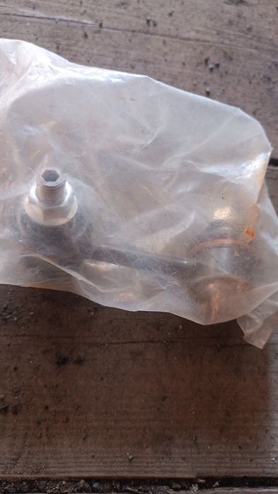 Запчасти на Тойота Карина Е