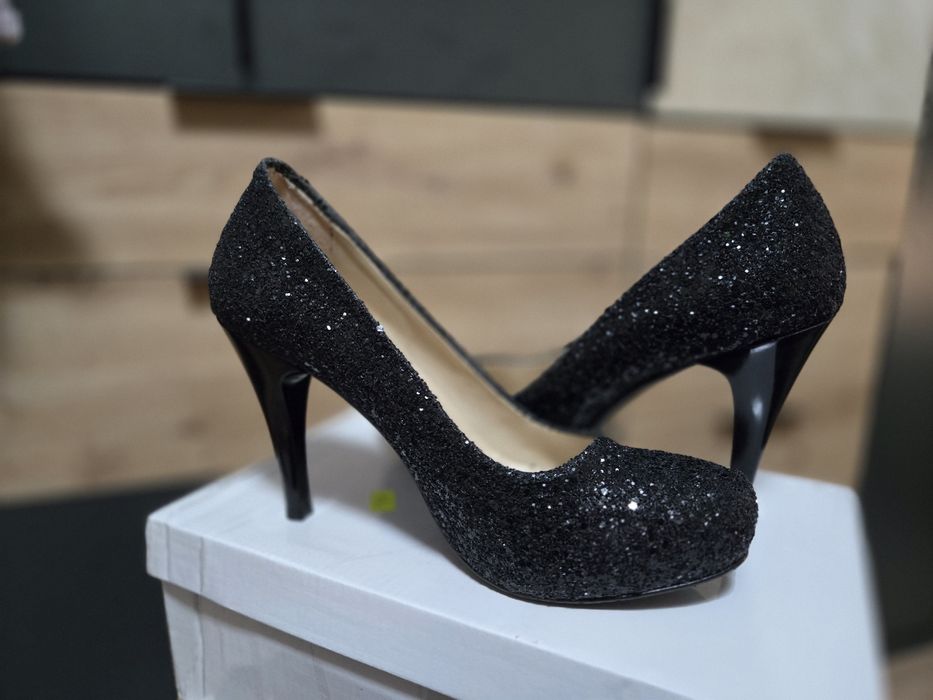 Чисто нови официални обувки