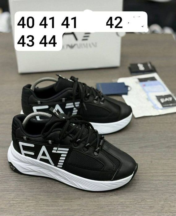 Adidasi bărbați la reducere