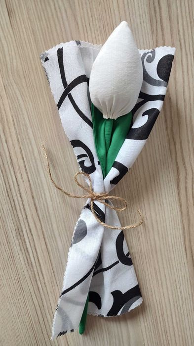 Текстилни изделия - цветя и лалета от плат  налични