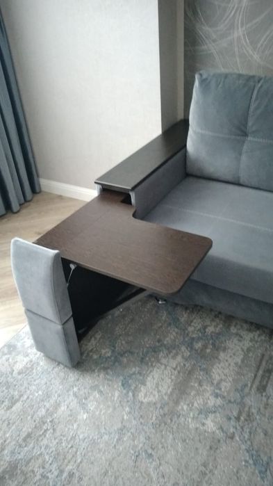 Диван , палас , партьеры