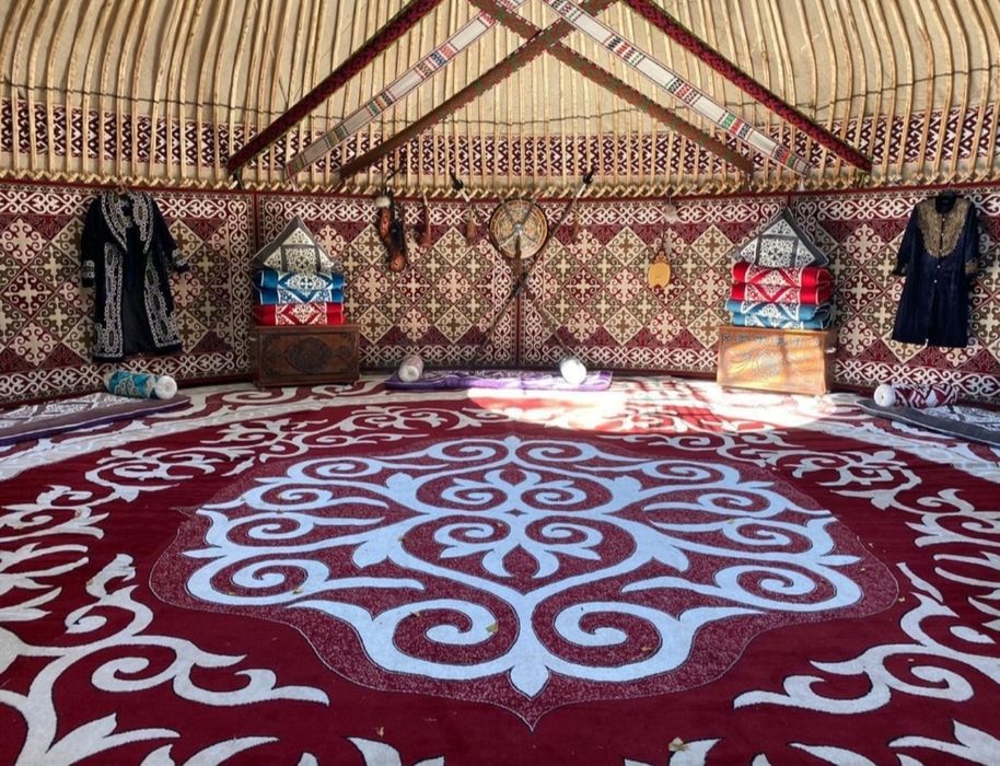 Киіз үй. Қара үй  юрта. Қол өнер