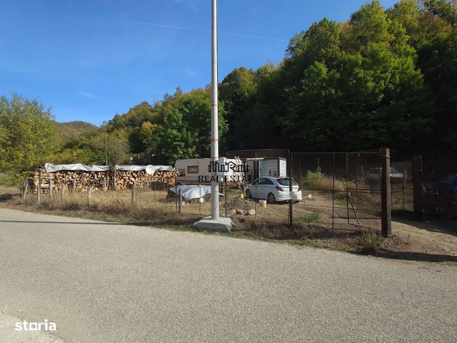 Teren intravilan de 317 mp, langa padure, container modular nou
