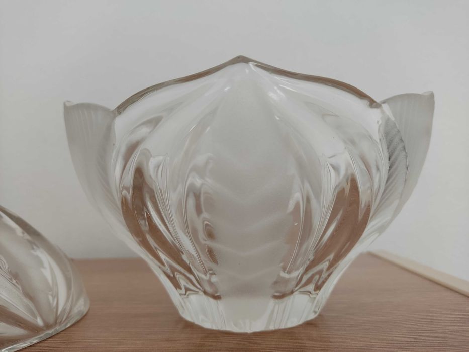 Кристална бонбониера с капак