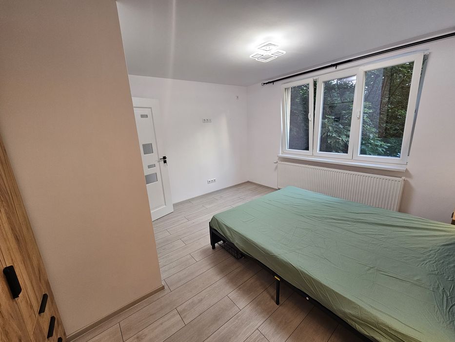 De inchiriat Apartament 2 camere, dormitor living, camara balcon