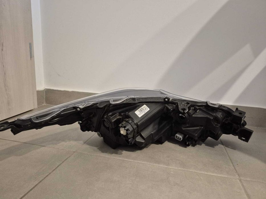 Far stanga Toyota Corolla Sedan 2022