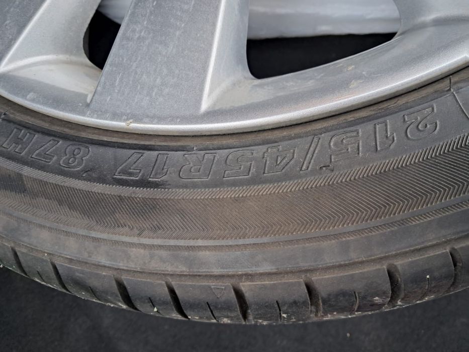 Продам шину 215/45 r17