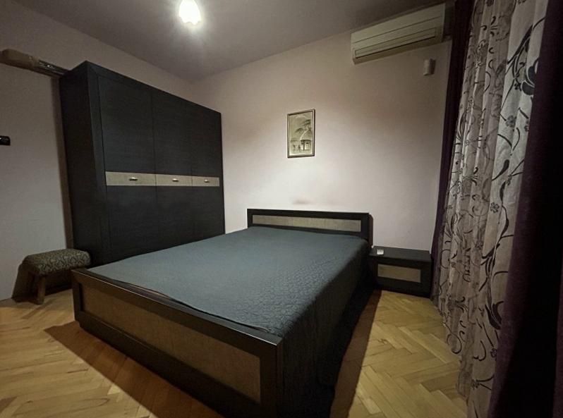 Дава се под наем Тристаен апартамент в Пловдив, Център - 110 кв.м за 500 € - Снимка #2