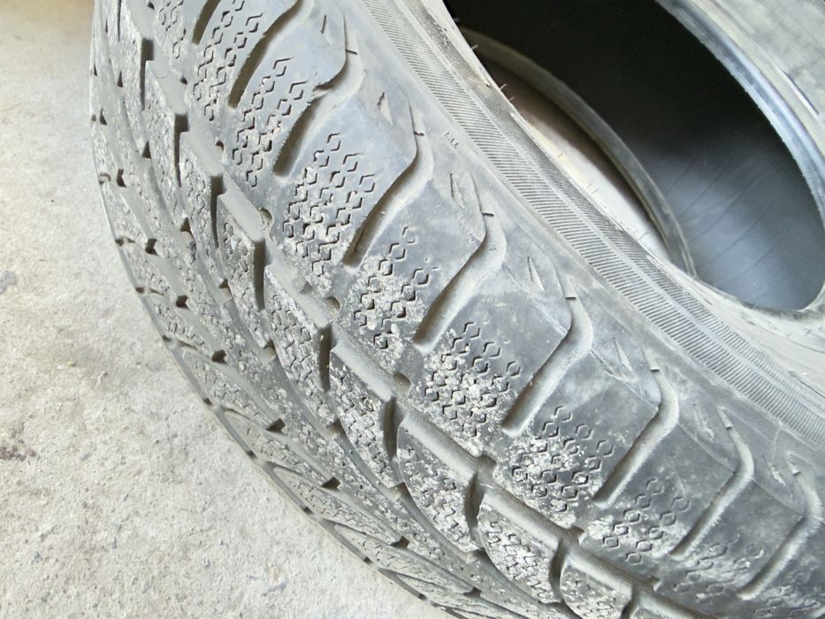 продам 2 шины на авто R16