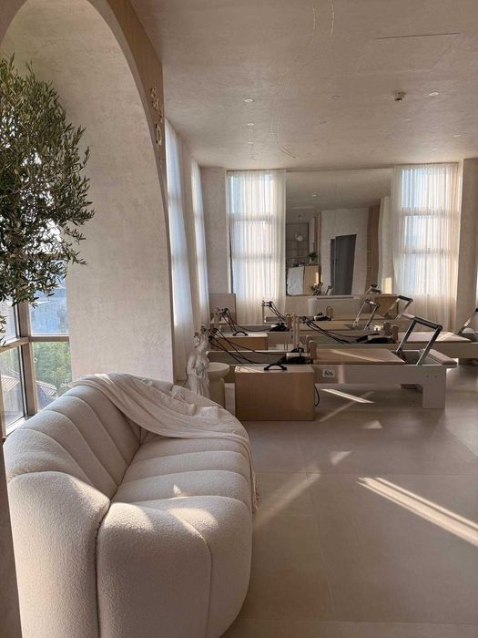 Studio Pilates Reformer cu rooftop in Iasi langa Palas