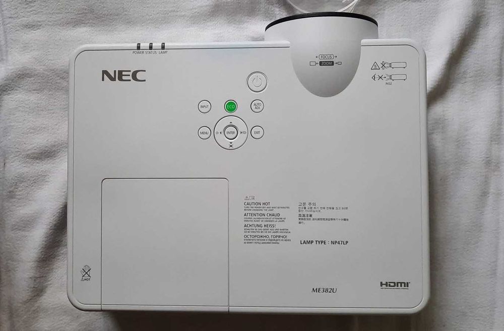 Proiector profesional NEC ME382U si panasonic