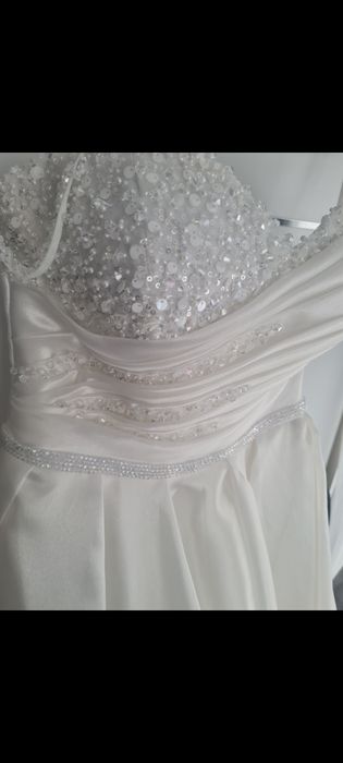 Сатенена булчинска рокля