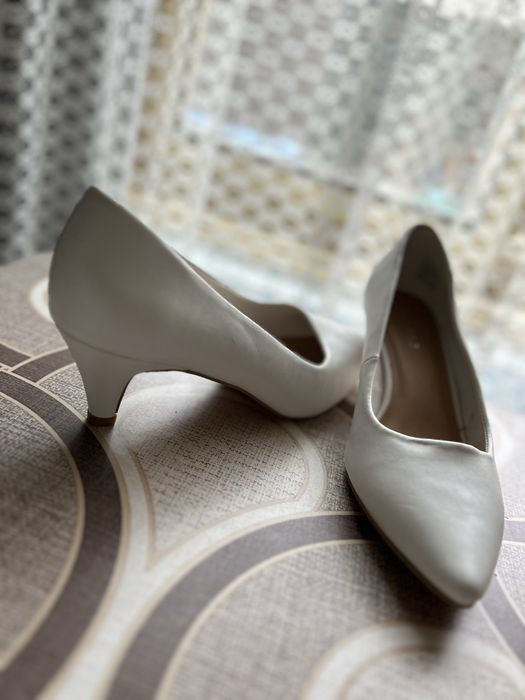 Pantofi stiletto cu toc mic