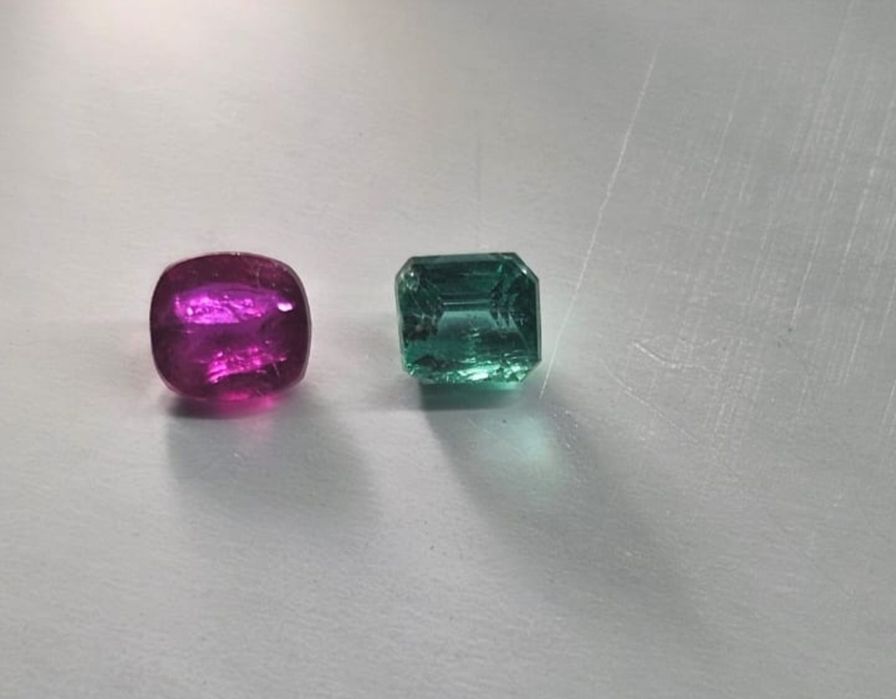 Продам драгоценных камней.