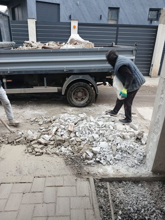 Spart șape, demolări, decopertări gresie,faianță,scos parchet,debarasă