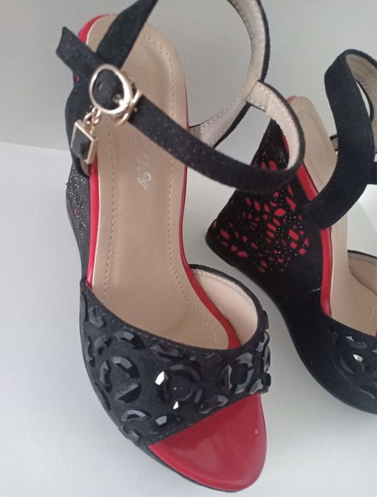 Босоножки красивые