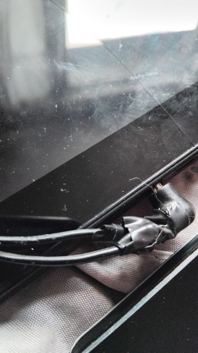 Лаптопче Леново, което става и на таблет за ремонт или за части