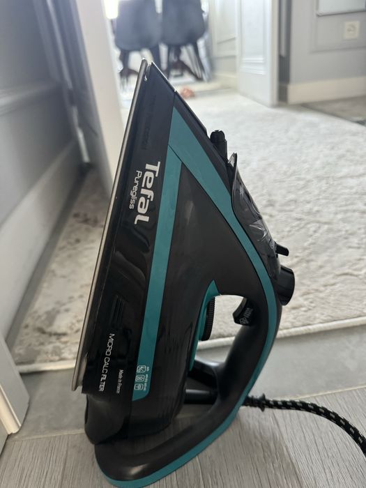 Утюг.     Фирма     Tefal    Б    /.  У