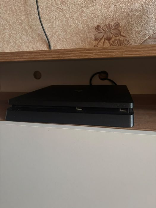 PS 4 срочно продаю