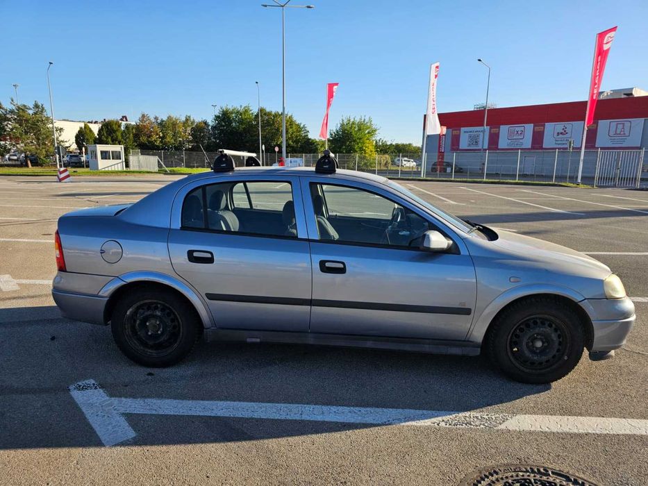 Vand Opel Astra G Berlină 1.4 Benzină, An 2007 - Stare Bună, Taxe Mici