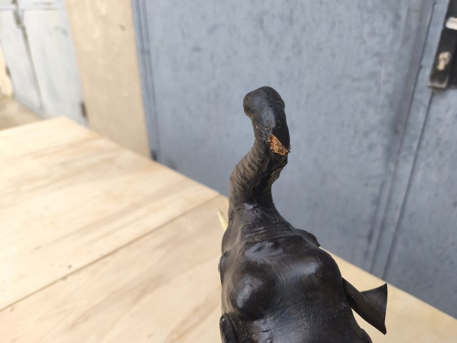 Кожена фигурка / статуетка на слон