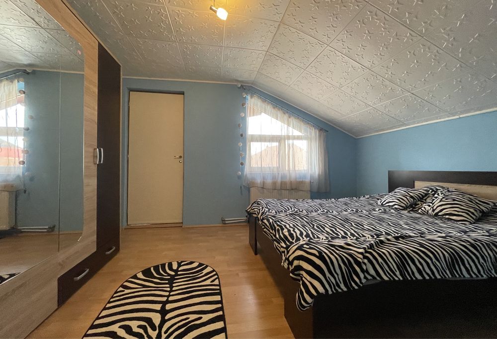 Vând casă spațioasă, ideală locuință sau birou