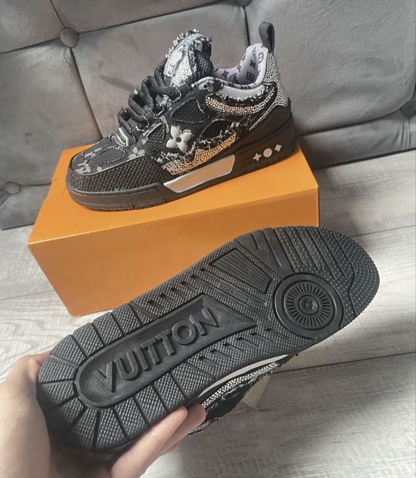 Vand lv skate black noi, cu cutie. Orice marime in stoc!