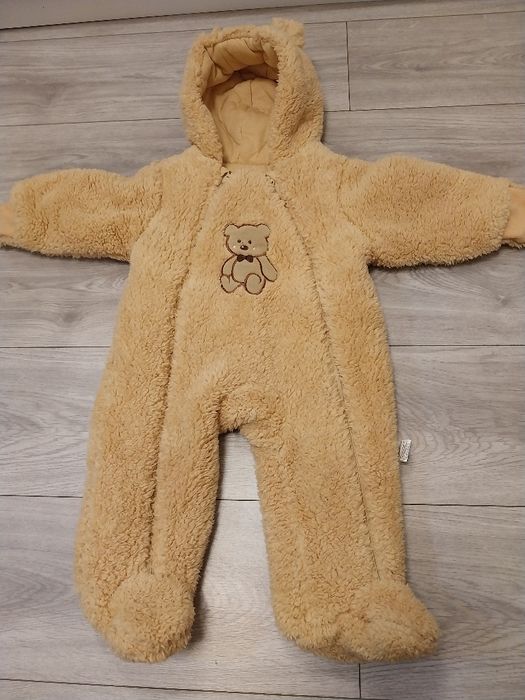 Vând două salopete de bebeluși de iarna