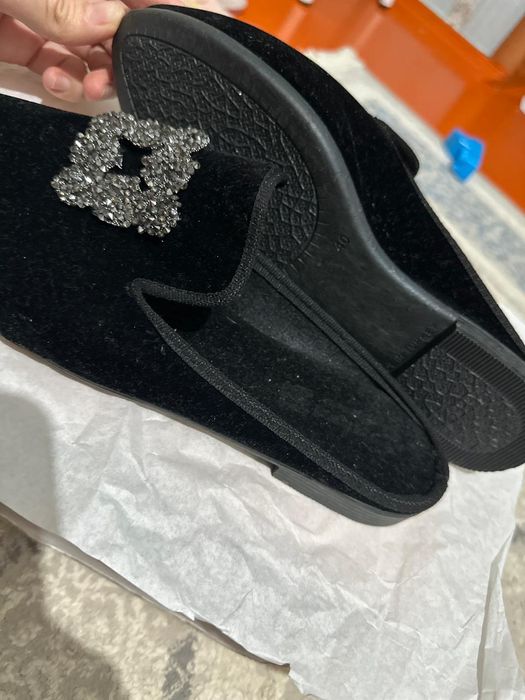 Аяк киімдер сатылады