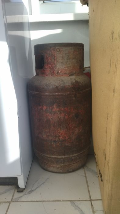 Газ баллон. Ішінде газы бар.