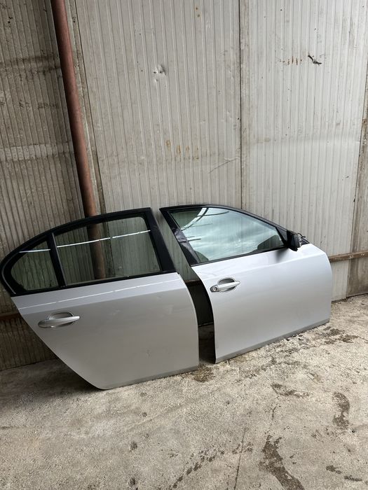 Portiera usa dreapta fata BMW Seria 5 E60 Portiera dreapta spate BMW seria 5 E60 gri metalizat