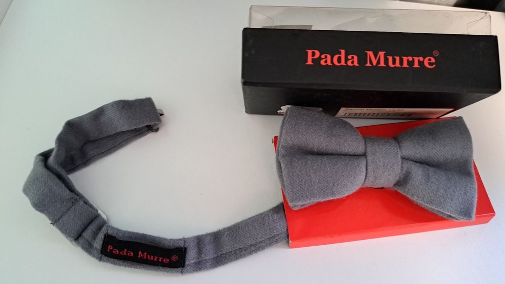 Papion gri matase tesuta