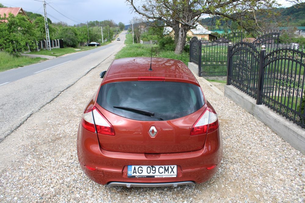 Vând Megane 3 hatchback