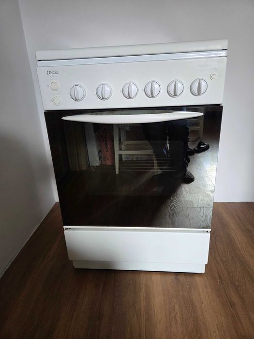vand aragaz zanussi cu 4 ochiuri