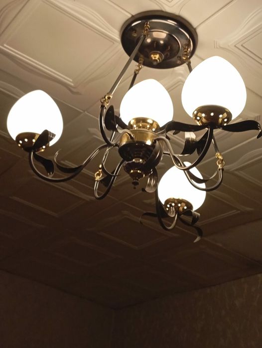 Продам хорошую люстру