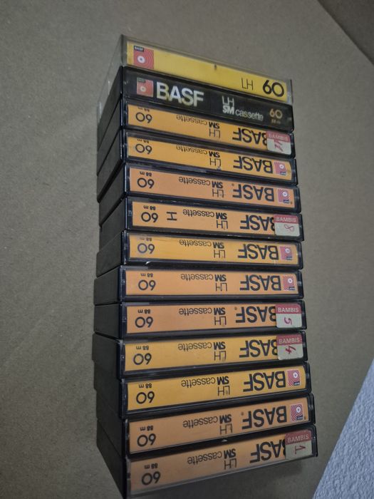 Vând Lot 13 casete audio originale Basf LH,SM,muzica mixta de 60 minute