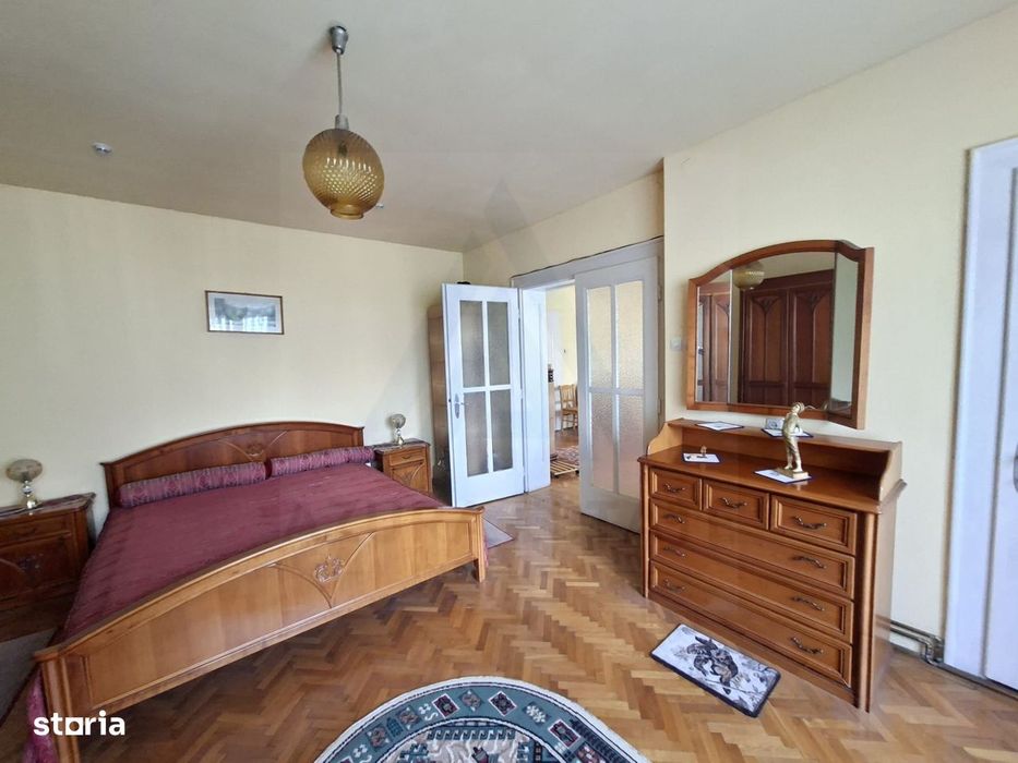 Apartament 4 camere 110 mp utili cu teren aferent si 2 bai Central